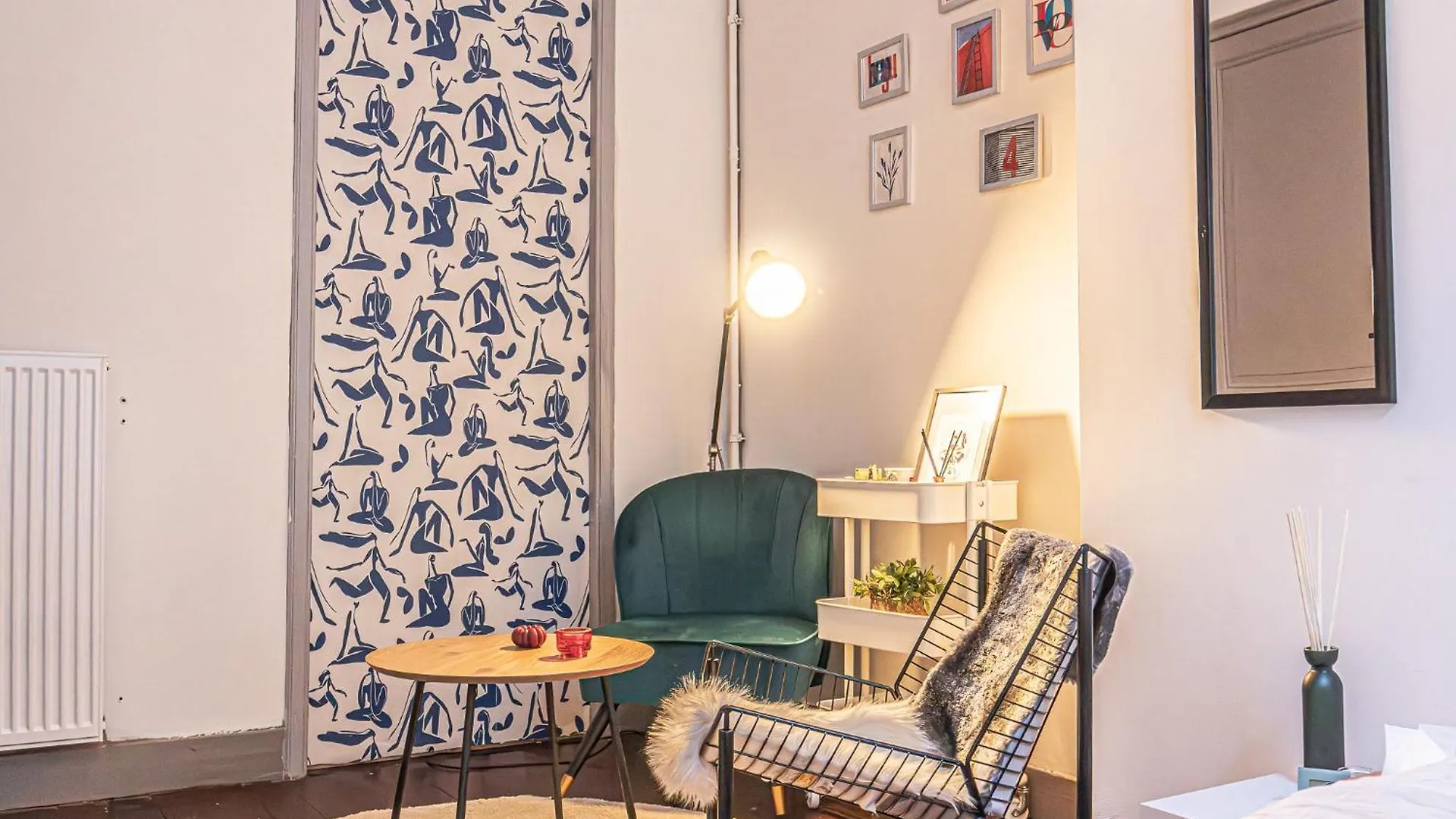 Lovely Rooms With View At Vibrant Ghent, Breezy Balcony 헨트