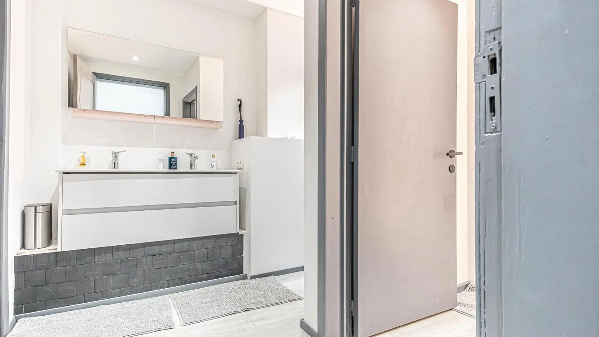 Lovely Rooms With View At Vibrant Ghent, Breezy Balcony 0*, 헨트 벨기에