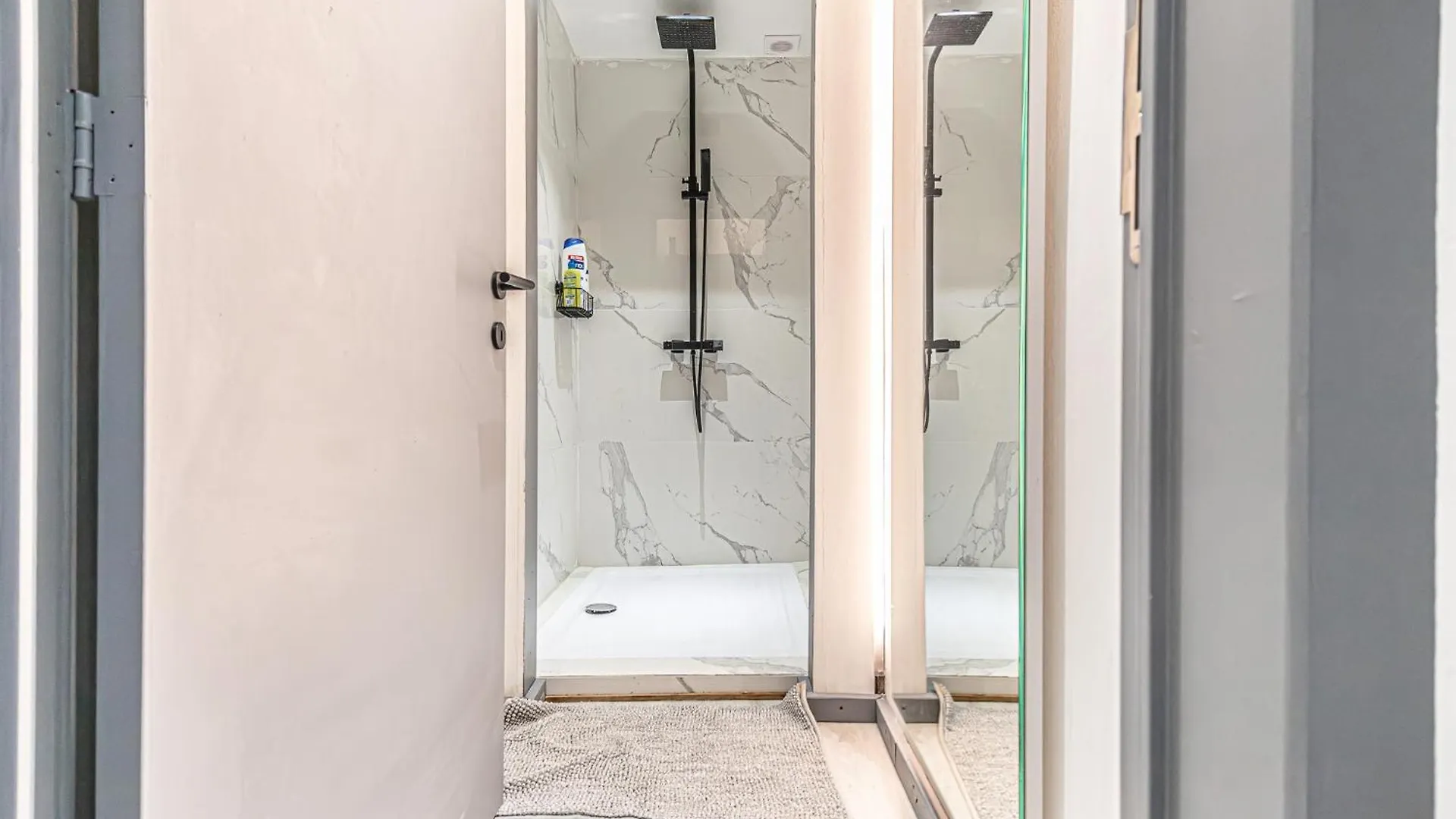 아파트 Lovely Rooms With View At Vibrant Ghent, Breezy Balcony 벨기에