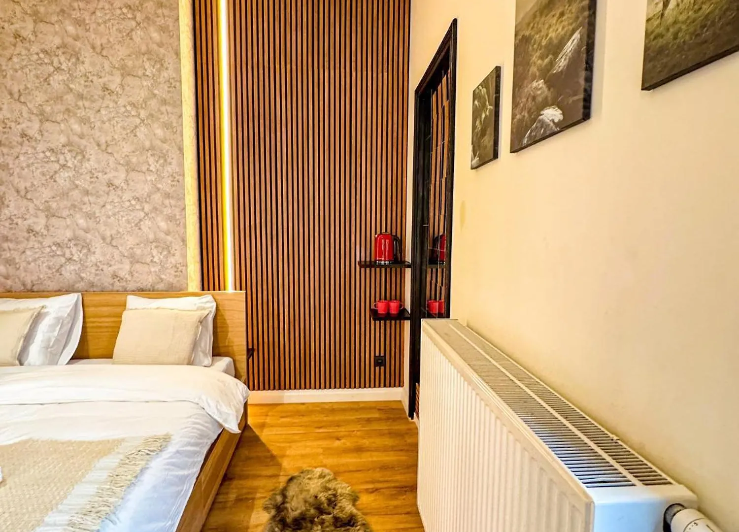 아파트 Lovely Rooms With View At Vibrant Ghent, Breezy Balcony