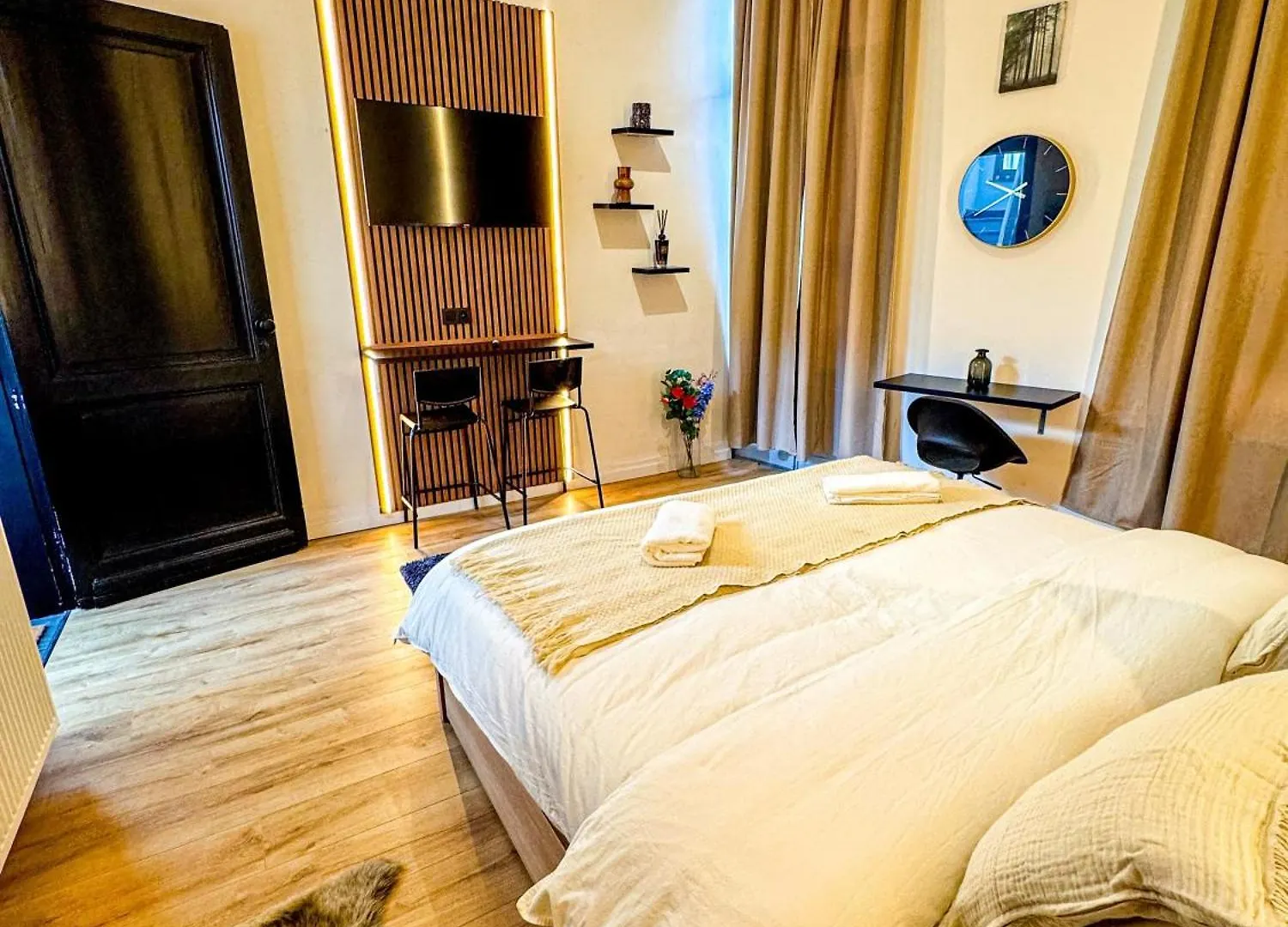 Lovely Rooms With View At Vibrant Ghent, Breezy Balcony 0*, 헨트