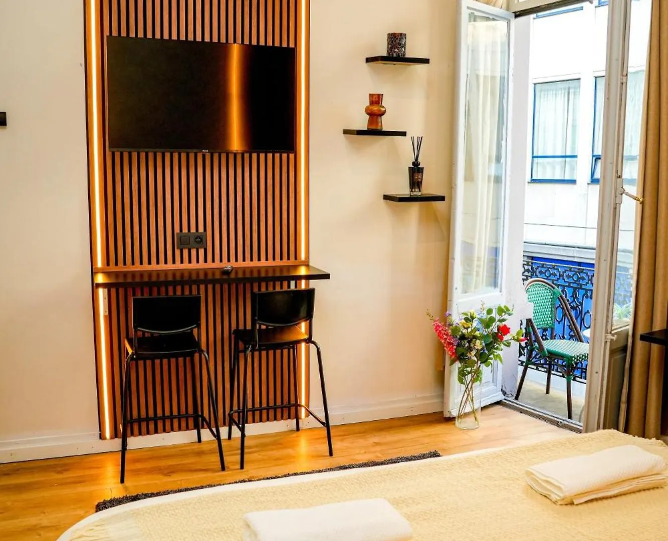 Lovely Rooms With View At Vibrant Ghent, Breezy Balcony 아파트