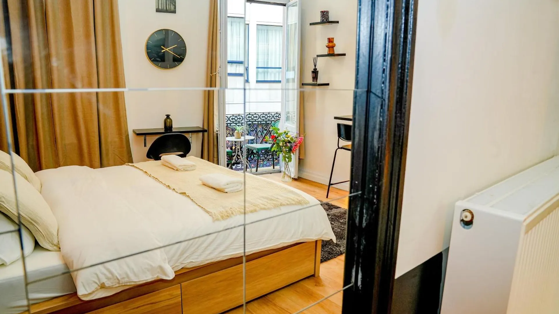 Lovely Rooms With View At Vibrant Ghent, Breezy Balcony 벨기에
