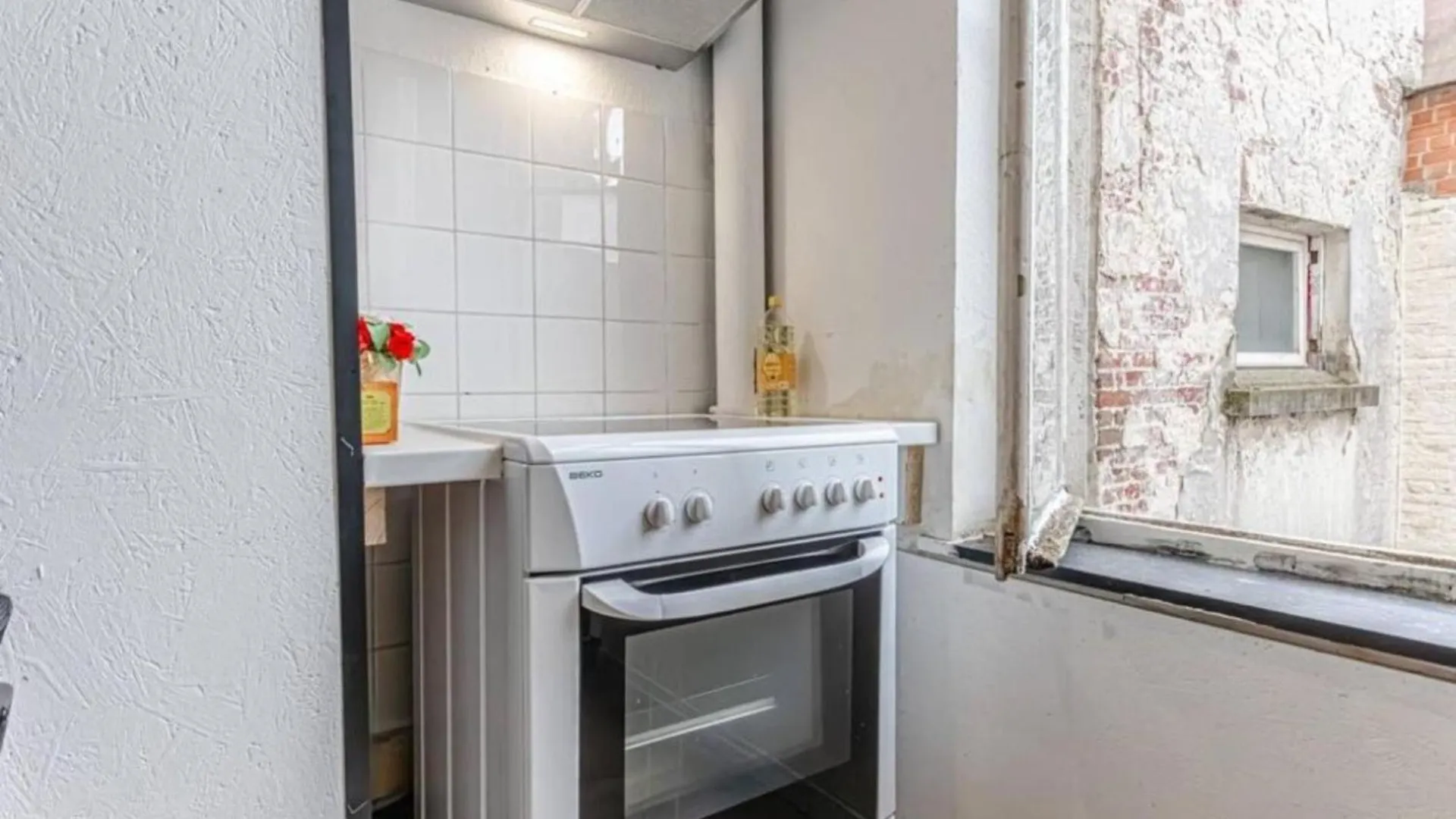 아파트 Lovely Rooms With View At Vibrant Ghent, Breezy Balcony