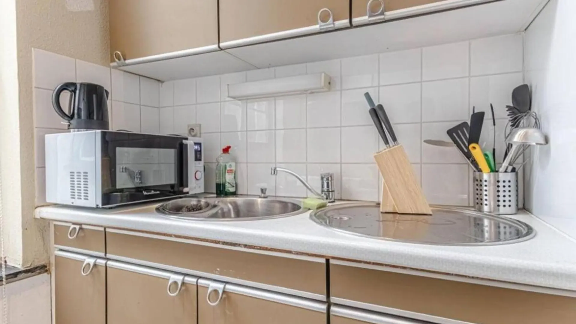 Lovely Rooms With View At Vibrant Ghent, Breezy Balcony 0*, 헨트